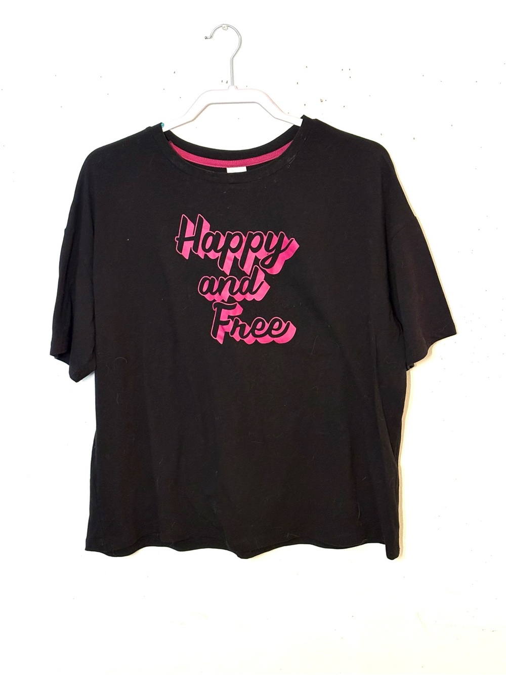 Secret Treasures ‘Happy and Free’ Women’s Graphic Tee. Size M(8-10). EUC.